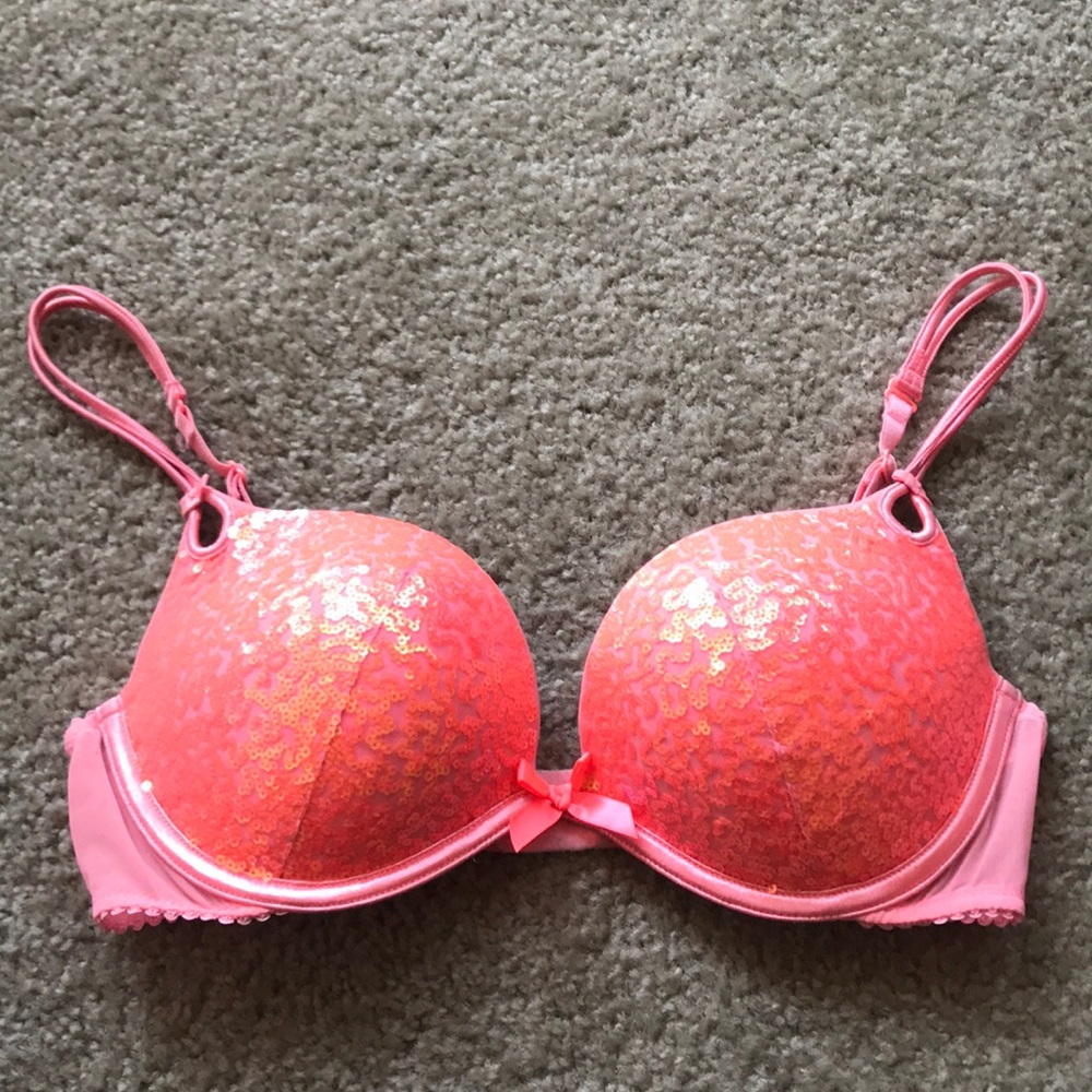 Victoria’s Secret Glamorous Plunge Bra